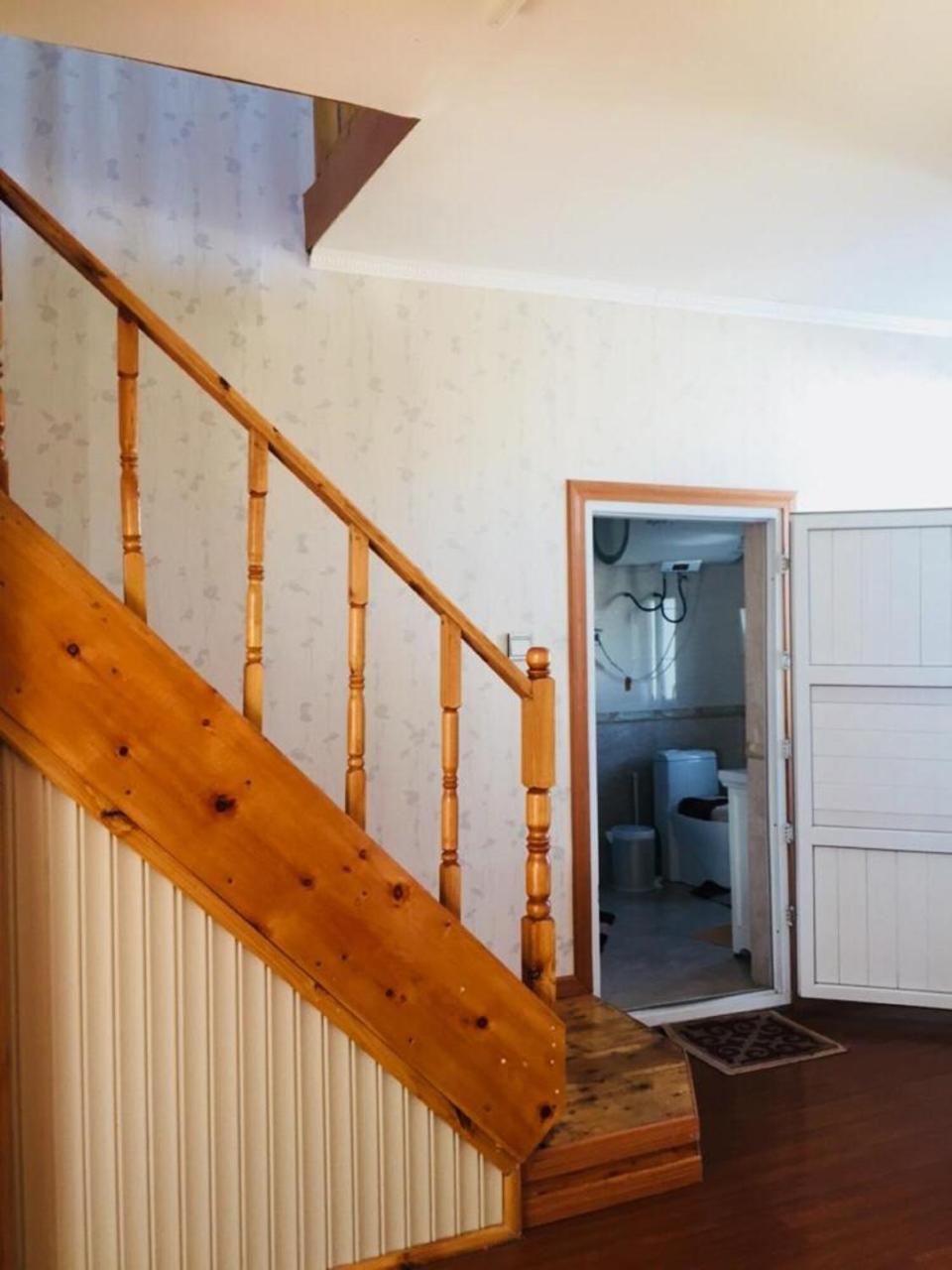 Bulbul Jamak Travel Hostel Olgii Eksteriør bilde